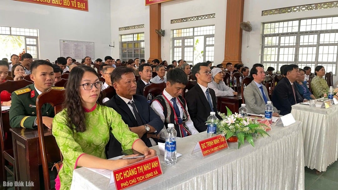 Cán bộ, đảng viên và nhân dân xã Tân Tiến tham dự Lễ công bố
