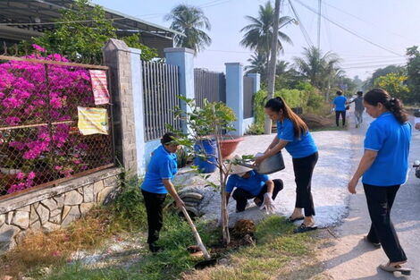 The Provincial Women's Union effectively implemented the model "Family of 5 haves, 3 cleans" in Truong Dong commune.