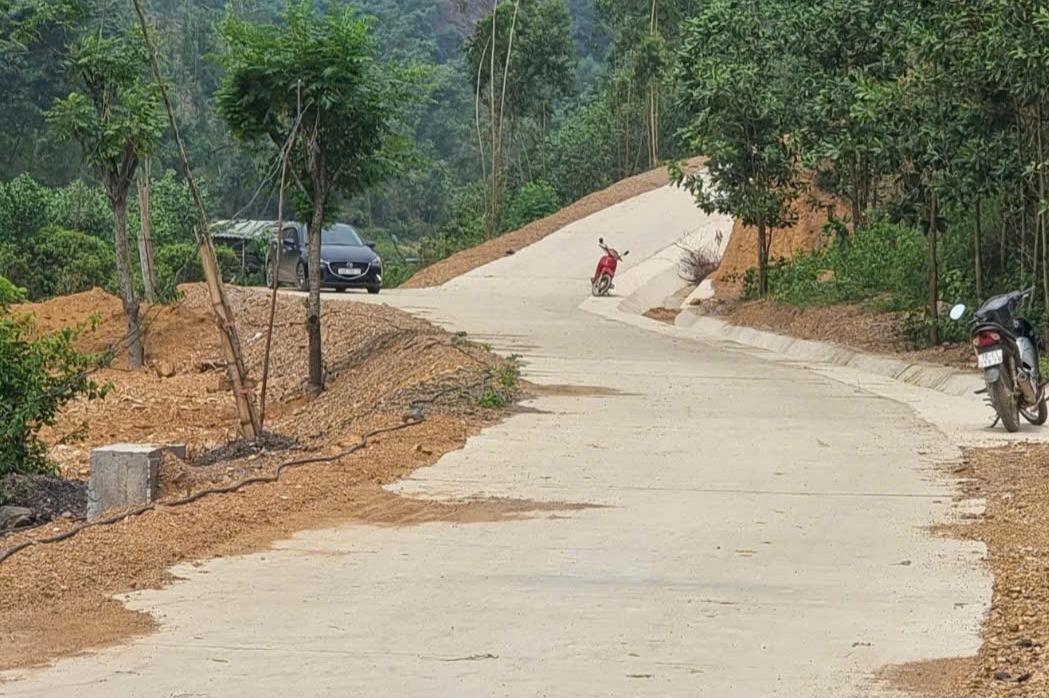 Les habitants de la région de Lang Mai ont fait don de 2 500 m² de terrain pour construire des routes rurales.