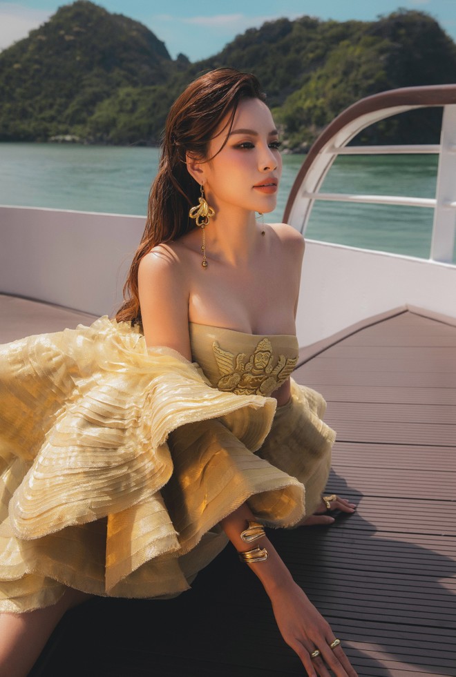 Hoa hậu Lê Hoàng Phương hóa "nàng thơ" của NTK Lê Thanh Hòa - Ảnh 7.