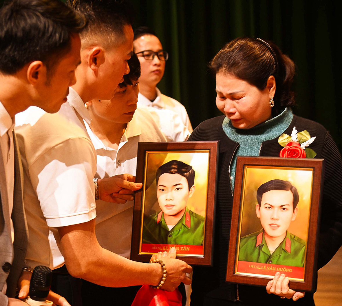 ការរស់ឡើងវិញនូវរូបភាពនៃ 7,000 ទុក្ករបុគ្គល: ដំណើរចេញពីបេះដូង