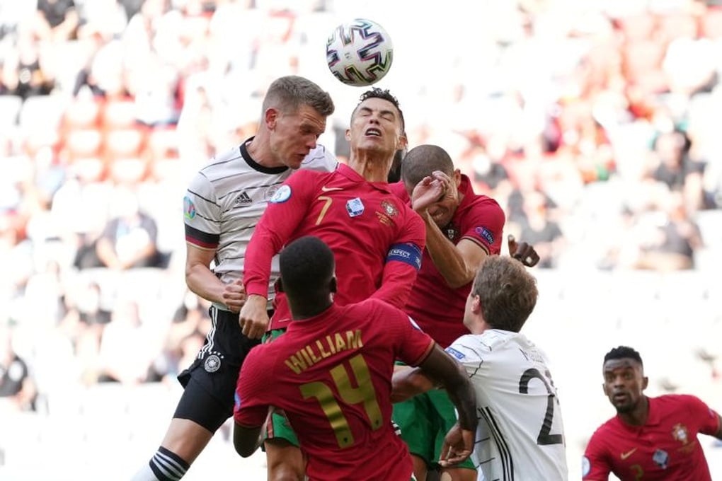 HLV đội tuyển Đức tuyên bố bất ngờ về C.Ronaldo - 2