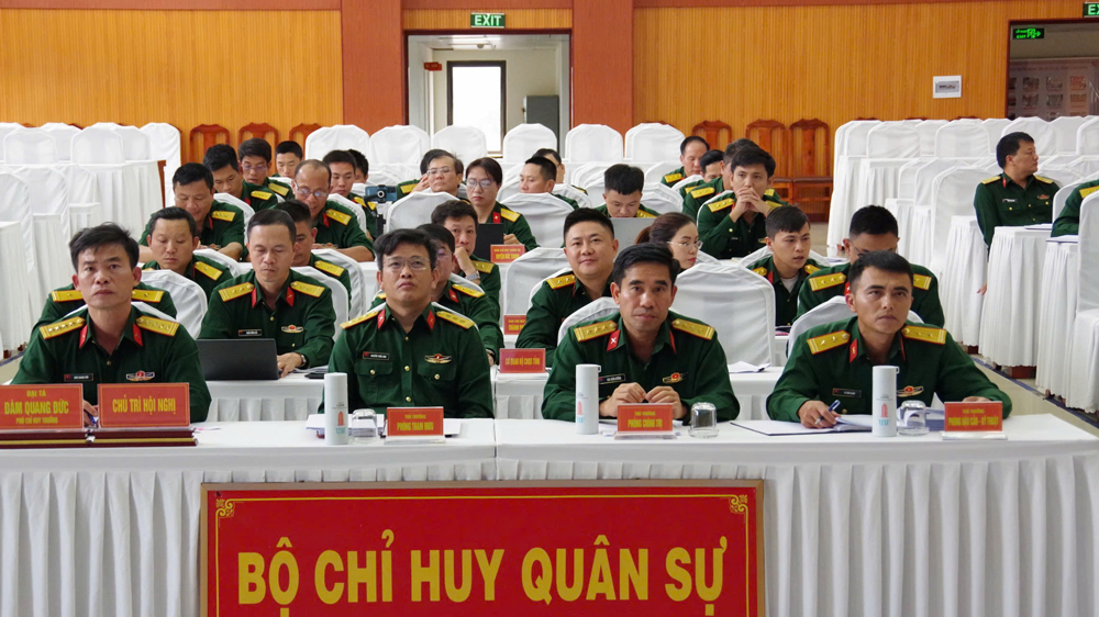 គណៈប្រតិភូ​ចូលរួម​សន្និសីទ​នៅ​ចំណុច​ស្ពាន​ទីបញ្ជាការ​យោធា​ខេត្ត Lam Dong