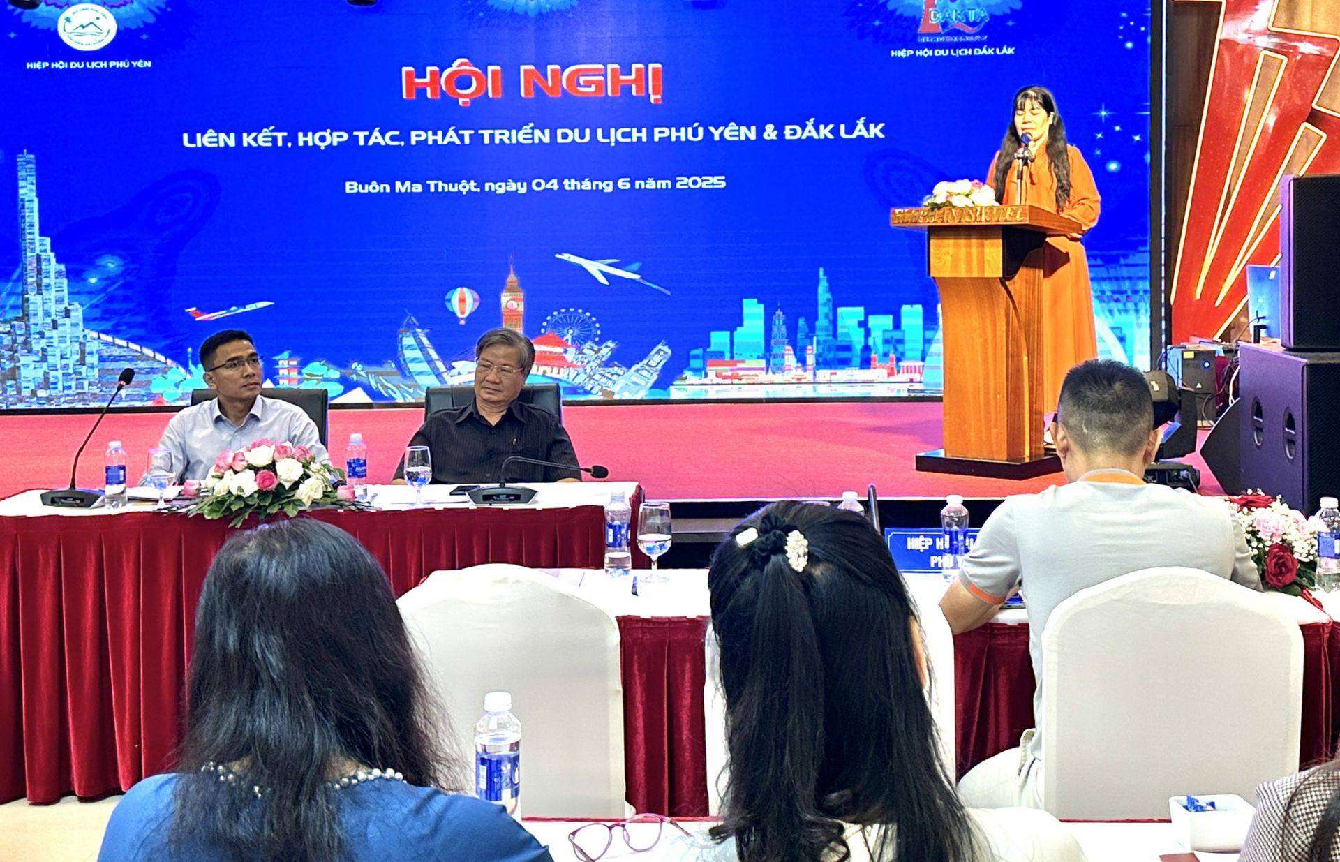 Phó Giám đốc Sở VHTT&DL Đắk Lắk Nguyễn Thụy Phương Hiếu phát biểu tại hội nghị. Ảnh: TRẦN QUỚI
