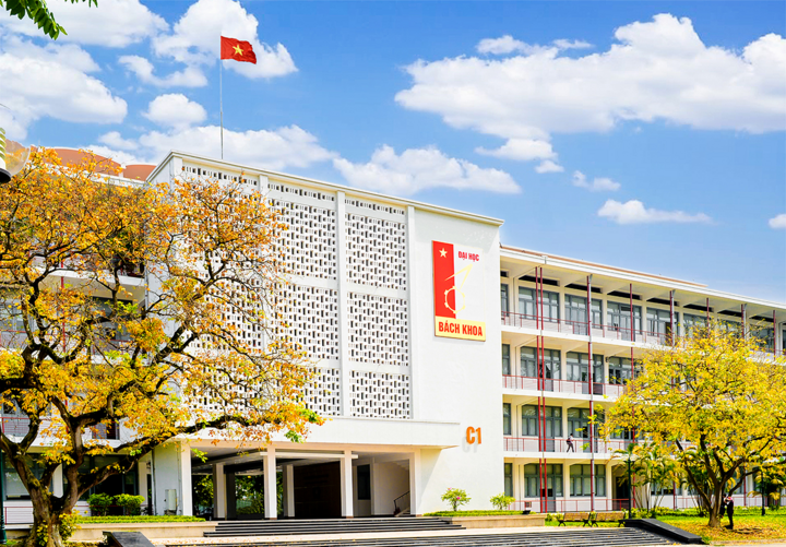 Đại học Bách khoa Hà Nội lên tiếng vụ sinh viên nghi ngộ độc sau bữa cơm quân sự. (Ảnh minh hoạ)
