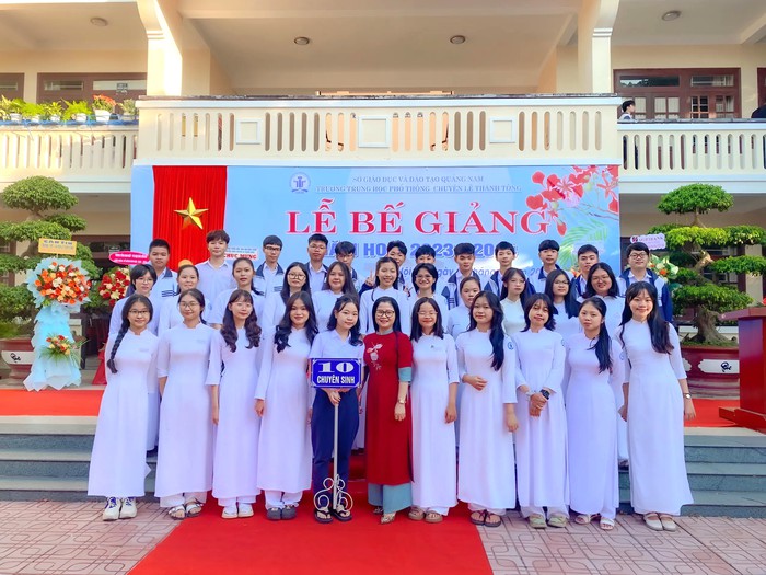 Sự đồng hành, hỗ trợ của bạn bè và cô giáo chủ nhiệm đã giúp Vy vững tin trên con đường thực hiện mơ ước khởi nghiệp.