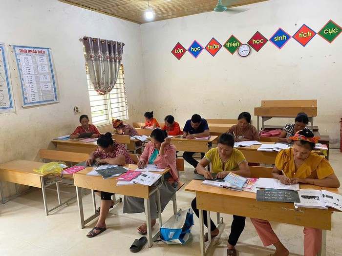 Xóa mù chữ, mở cánh cửa tri thức cho phụ nữ vùng cao Tương Dương- Ảnh 2.