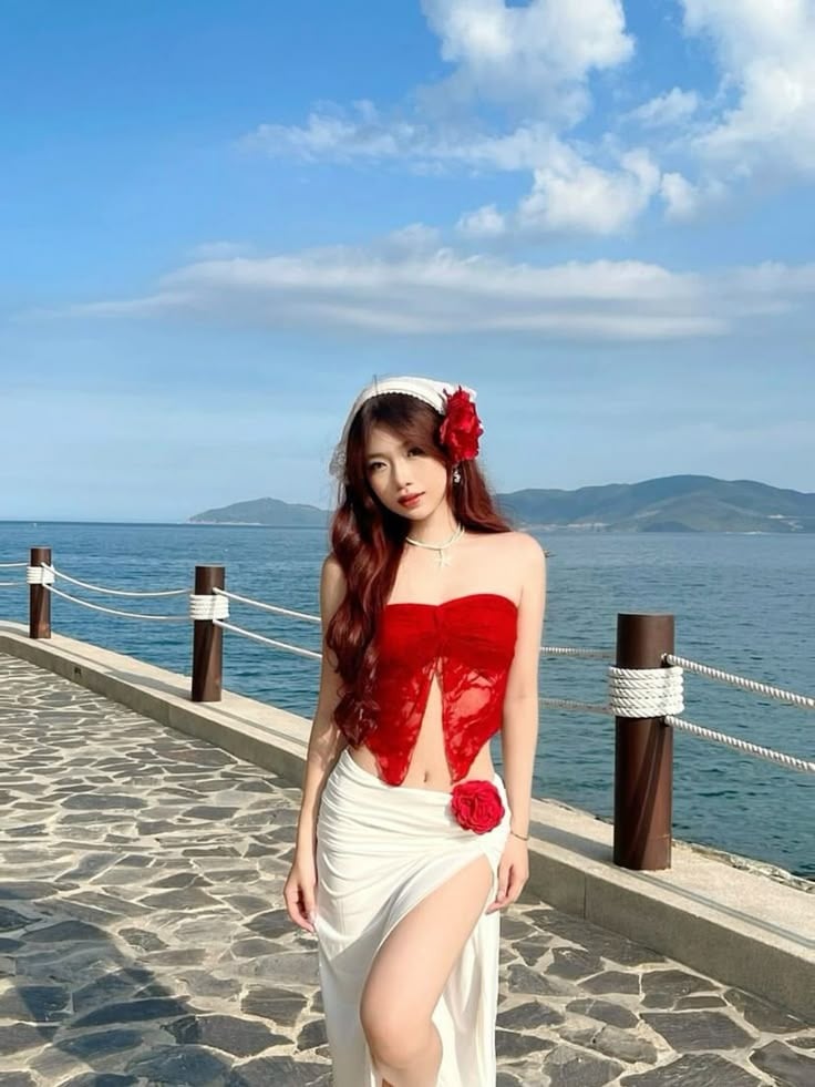 4 kiểu áo không thể thiếu trong tủ đồ hè của gái xinh- Ảnh 2.