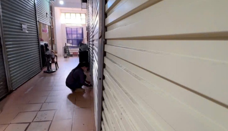 ¿Por qué cerraron cientos de puestos en el mercado mayorista más grande de Quang Binh? - Foto 1.