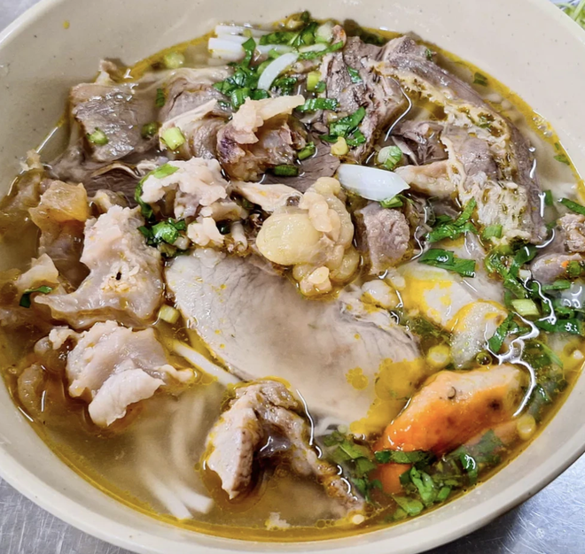 Bún bò mỡ nổi cô Như, phở Phú Gia TP.HCM... được Michelin vinh danh, giờ ra sao? - Ảnh 2.