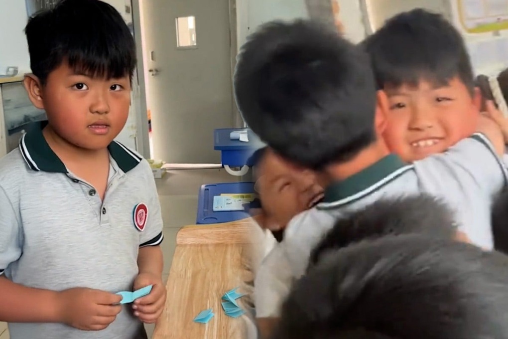 Giáo viên gây xúc động với “kế” giúp nam sinh nhút nhát hòa nhập - 1