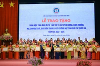 พิธีมอบรางวัลเชิดชูเกียรติครูดีเด่น และเชิดชูเกียรตินักเรียนและครูผู้ได้รับรางวัลจากการอบรมนักเรียนดีเด่นระดับประเทศ