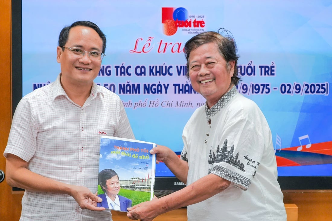 Trao giải cho các nhạc sĩ sáng tác ca khúc về báo Tuổi Trẻ - Ảnh 2.