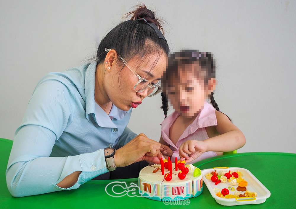 حفلة الأفكار المنظمة (توضح عملية التفكير وتنظيم الأفكار في لعبة عيد الميلاد).