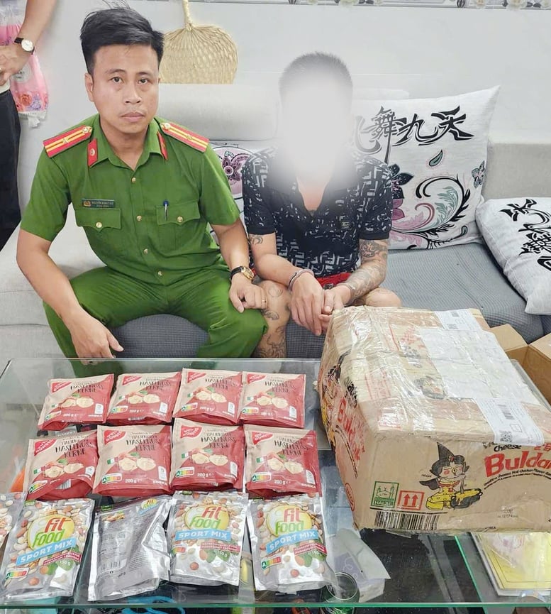 Hải quan Cửa khẩu sân bay quốc tế Nội Bài phối hợp bắt giữ 5,3 kg ma túy- Ảnh 1.