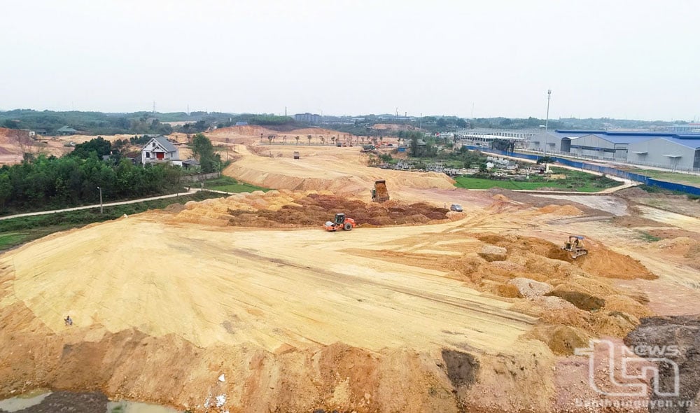 Dank der aktiven Unterstützung der örtlichen Behörden bei der Räumung des Geländes wird die zweite Phase des Infrastrukturinvestitions- und Bauprojekts für den Industriepark Song Cong II reibungslos umgesetzt, sodass Fortschritte gewährleistet sind.