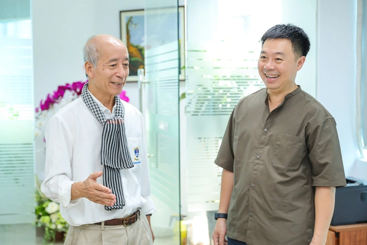 Chuyến thăm đặc biệt của thầy trò Trường đại học Nguyễn Tất Thành đến văn phòng Tuổi Trẻ tại Hà Nội - Ảnh 4.