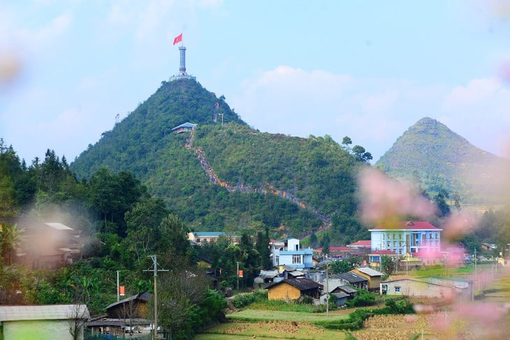 cột cờ lũng cú - Ảnh 1.