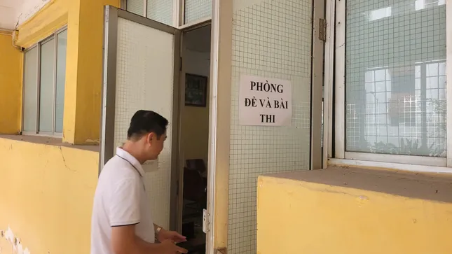 Strict control of 10th grade exam sites in Hanoi photo 3