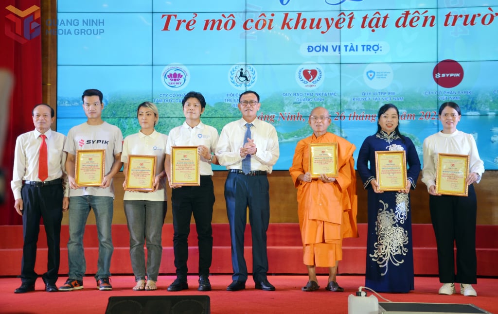 សមាគម​ជួយ​ជន​ពិការ និង​ជន​ពិការ​ខេត្ត​បង្ហាញ​ការ​ទទួល​ស្គាល់​ចំពោះ​សេចក្តី​សប្បុរស​របស់​ម្ចាស់​ឧបត្ថម្ភ។