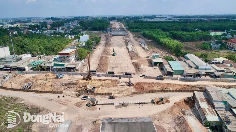 การก่อสร้างโครงการส่วนประกอบที่ 1 โครงการทางด่วนเบียนฮัว-หวุงเต่า ภาพโดย: Pham Tung