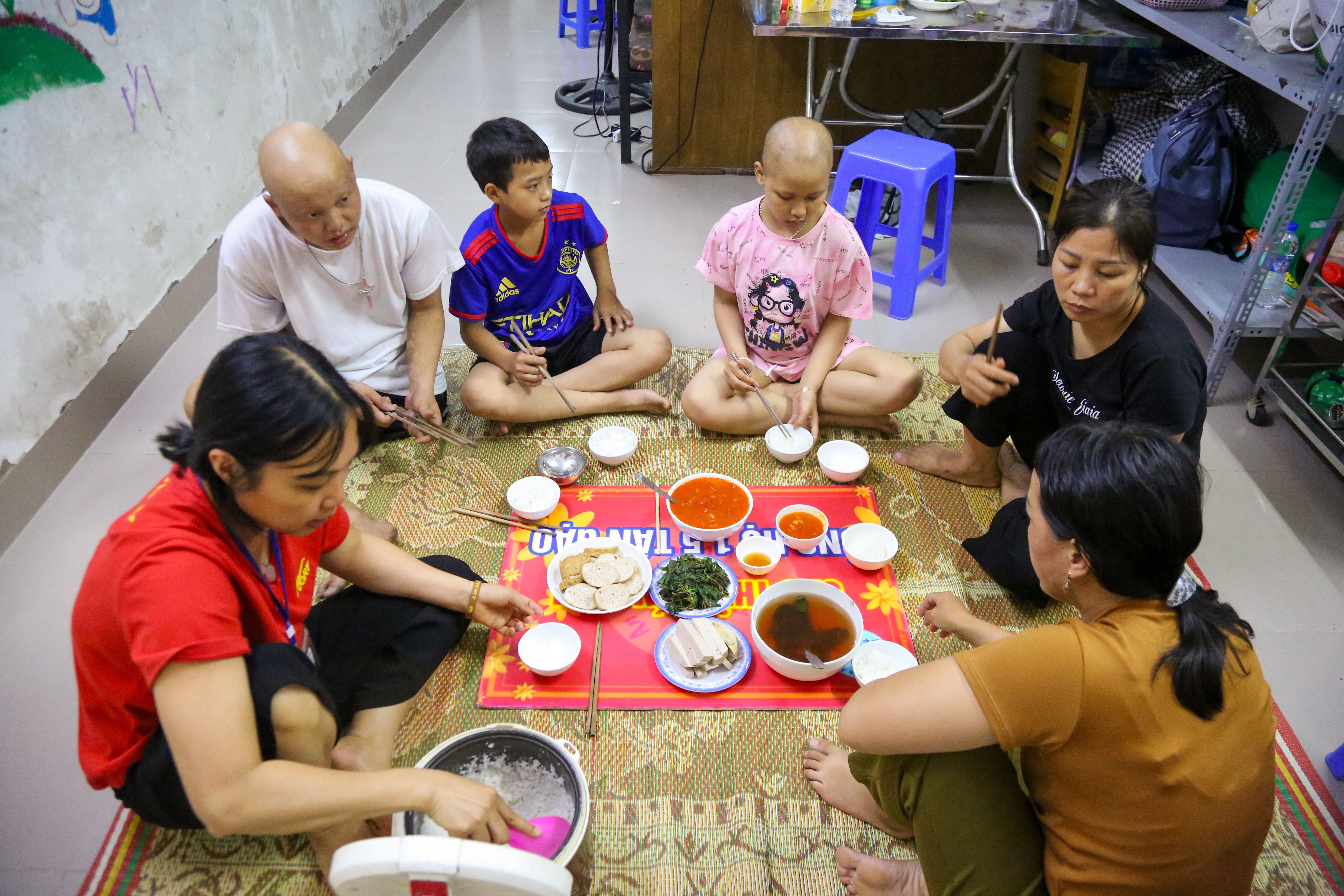 Những gia đình cùng kiệt vì viện phí, mẹ bán nhà đổi vài năm sống cho con - 13
