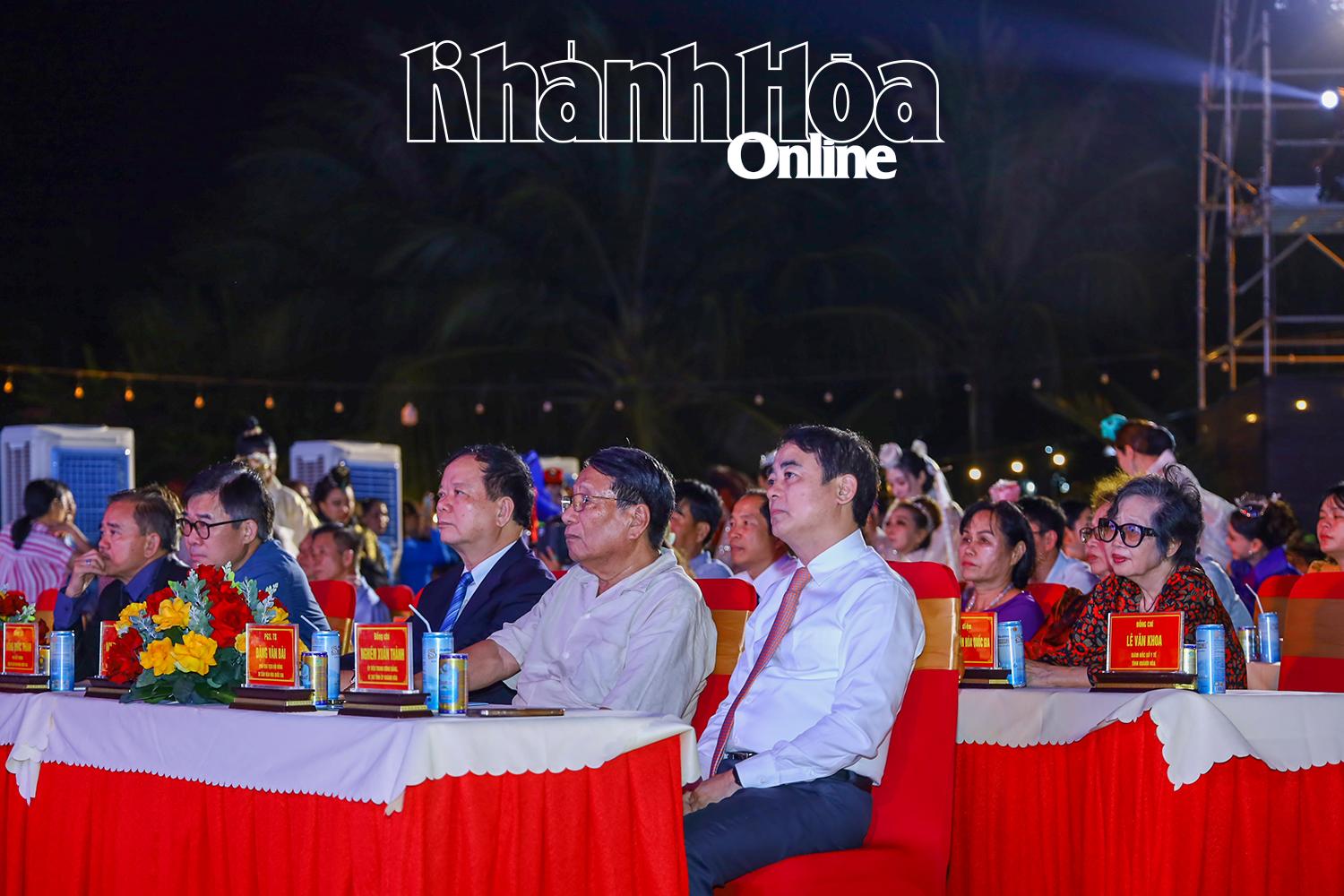 Bí thư Tỉnh ủy Nghiêm Xuân Thành dự Lễ vinh danh di sản văn hóa quốc gia Yến sào Khánh Hòa.