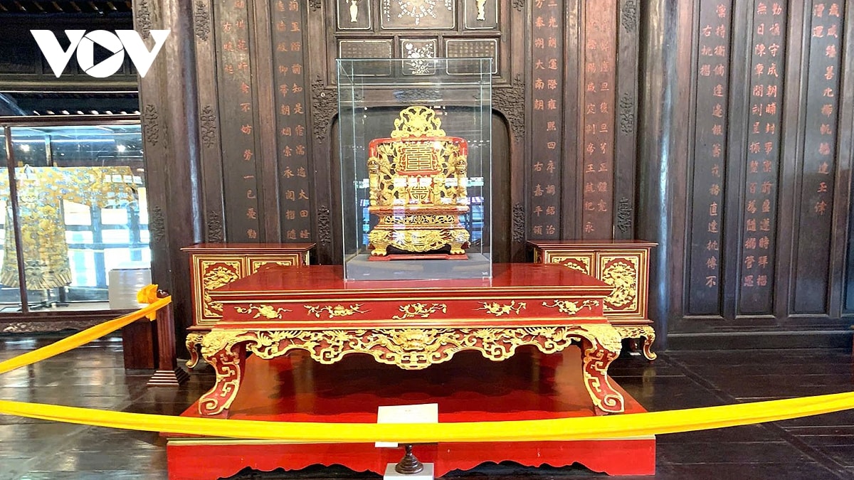 bao tang co vat cung dinh hue lap dat tu kinh bao ve 3 ngai vua trieu nguyen hinh anh 2