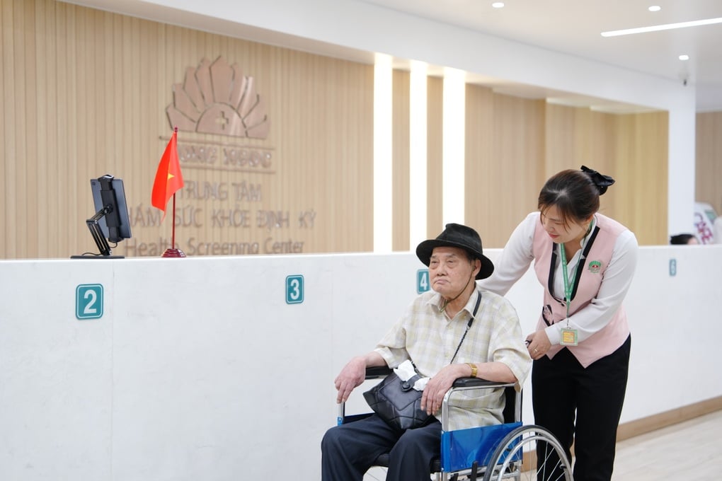 Bệnh viện Hồng Ngọc tiên phong chăm sóc sức khỏe người cao tuổi - 2