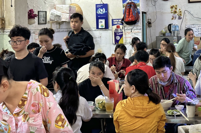 Bún bò mỡ nổi cô Như, phở Phú Gia TP.HCM... được Michelin vinh danh, giờ ra sao? - Ảnh 1.