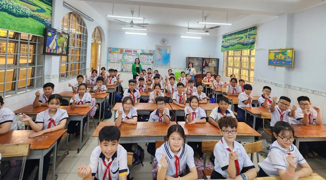 Các địa phương 'áp lực sĩ số' tại TP.HCM đón bao nhiêu học sinh lớp 1? - Ảnh 1.