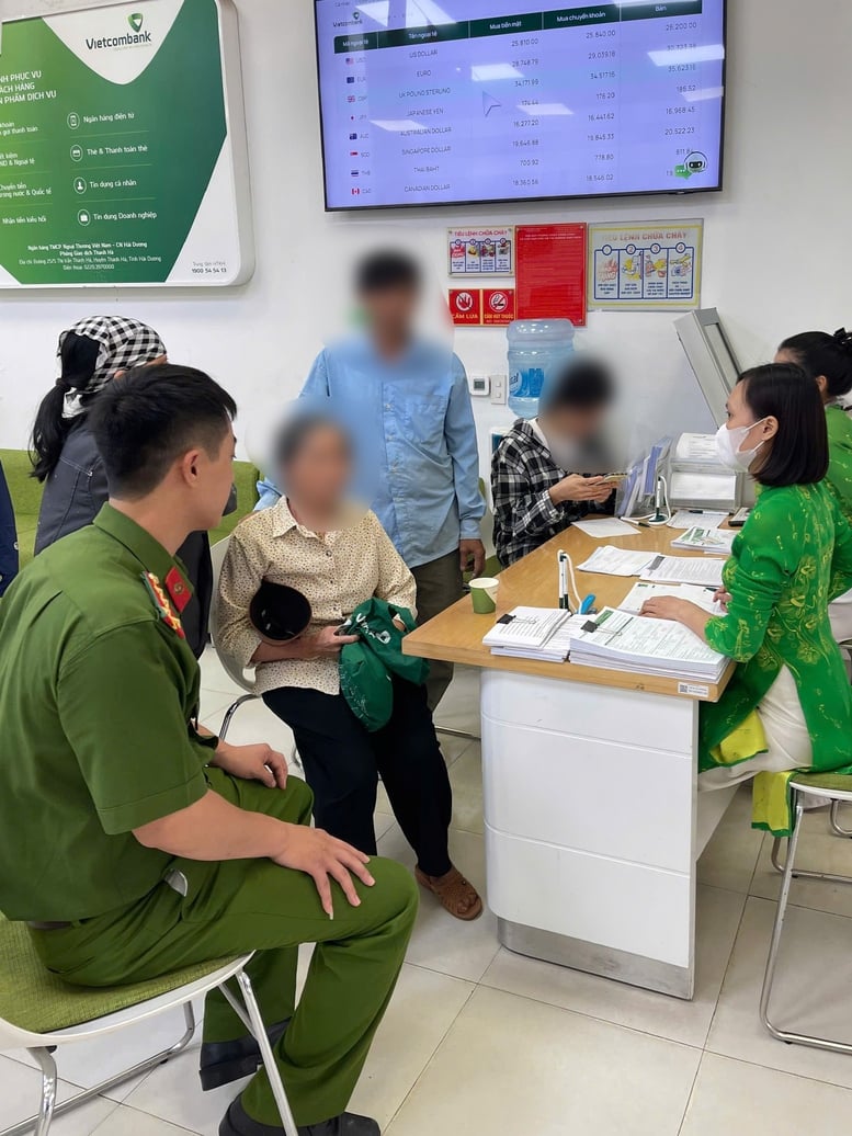 Vietcombank Hai Duong promptly coordinated to prevent a 150 million VND fraud - Photo 1.