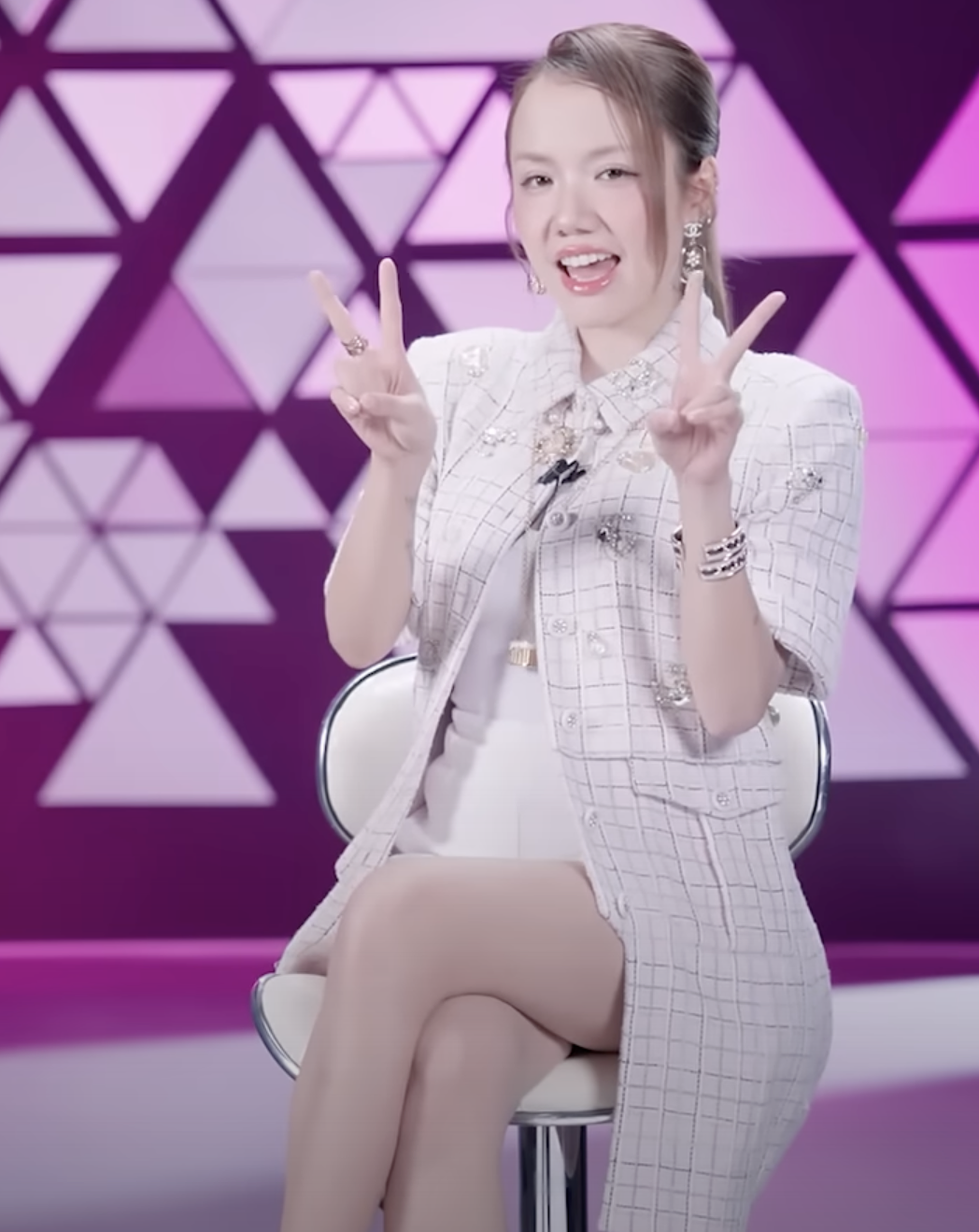 Phương Ly diện toàn đồ Chanel, giá tỷ đồng tại “Em xinh say hi” - 3
