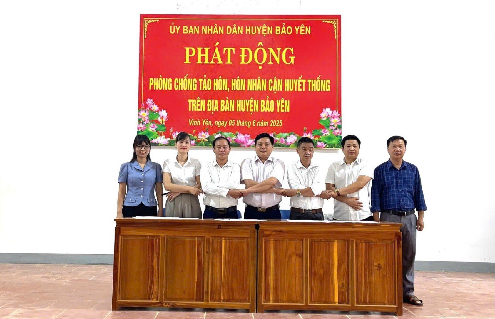 cac-xa-thi-tran-ky-cam-ket-va-quyet-tam-thuc-hien-nghiem-cac-quy-dinh-cua-phap-luat-ve-hon-nhan-va-gia-dinh-3908.jpg
