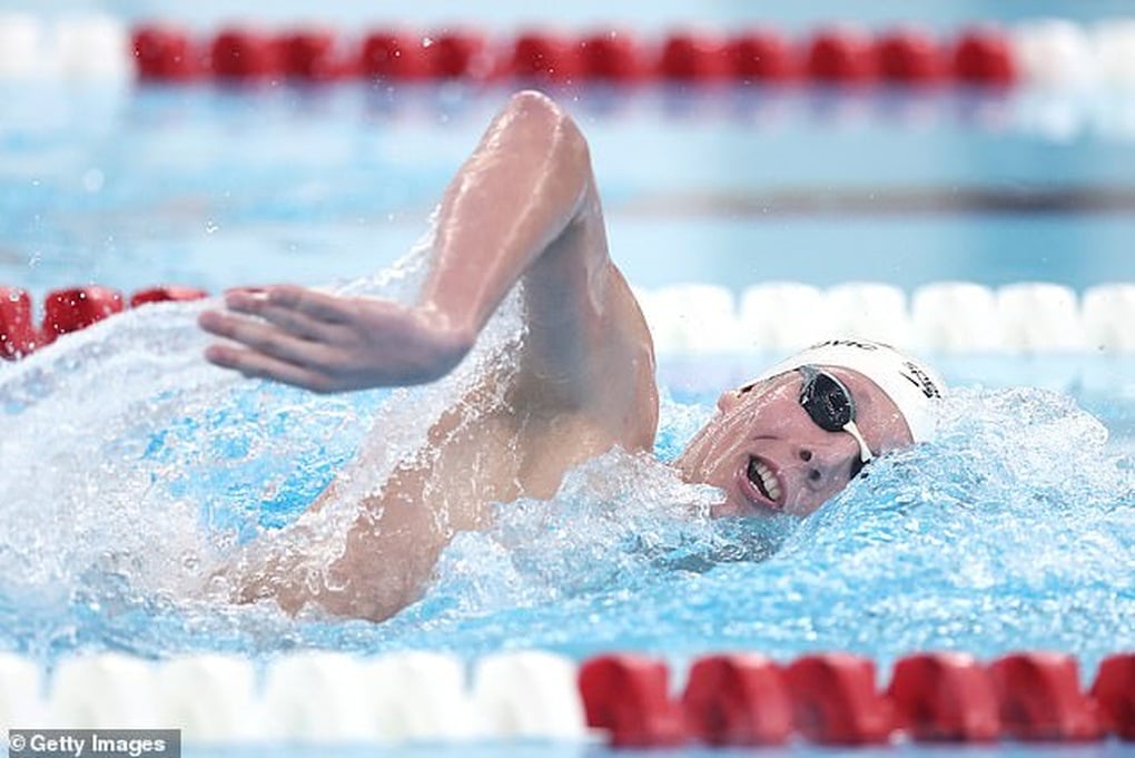 Kình ngư 16 tuổi gây chấn động khi phá kỷ lục của Michael Phelps - 2