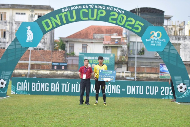Cuộc đối đầu thú vị của cựu danh thủ Cảng Sài Gòn tại giải DNTU - Ảnh 3.