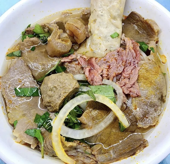 Bún bò Huế duy nhất TP.HCM Michelin vinh danh 'quán ngon giá rẻ', có gì mới? - Ảnh 4.