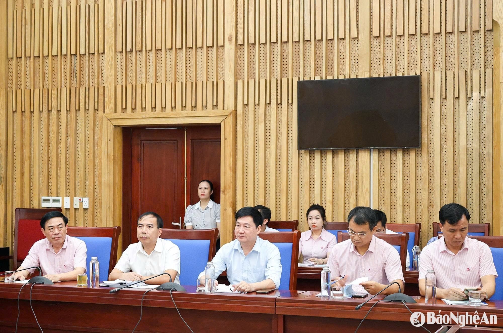 Các đại biểu tham dự cuộc họp tại điểm cầu Nghệ An