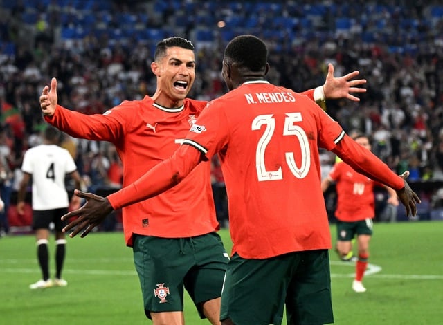 Ronaldo ghi bàn thắng lịch sử đưa Bồ Đào Nha vào chung kết UEFA Nations League- Ảnh 1.