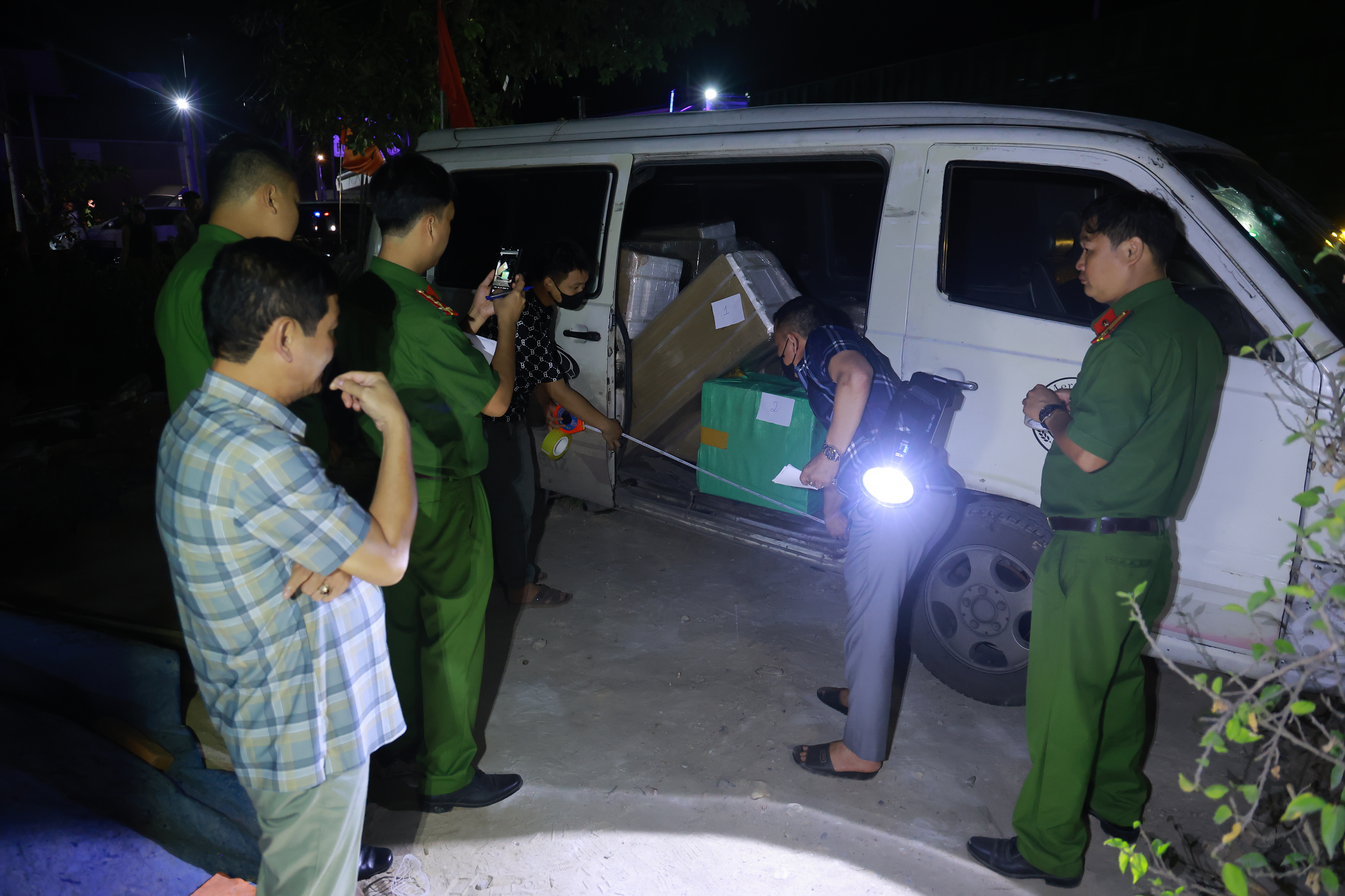 Quảng Trị: Trong một đêm phát hiện 3 vụ vận chuyển hàng nhập lậu tổng trị giá gần 1 tỉ đồng