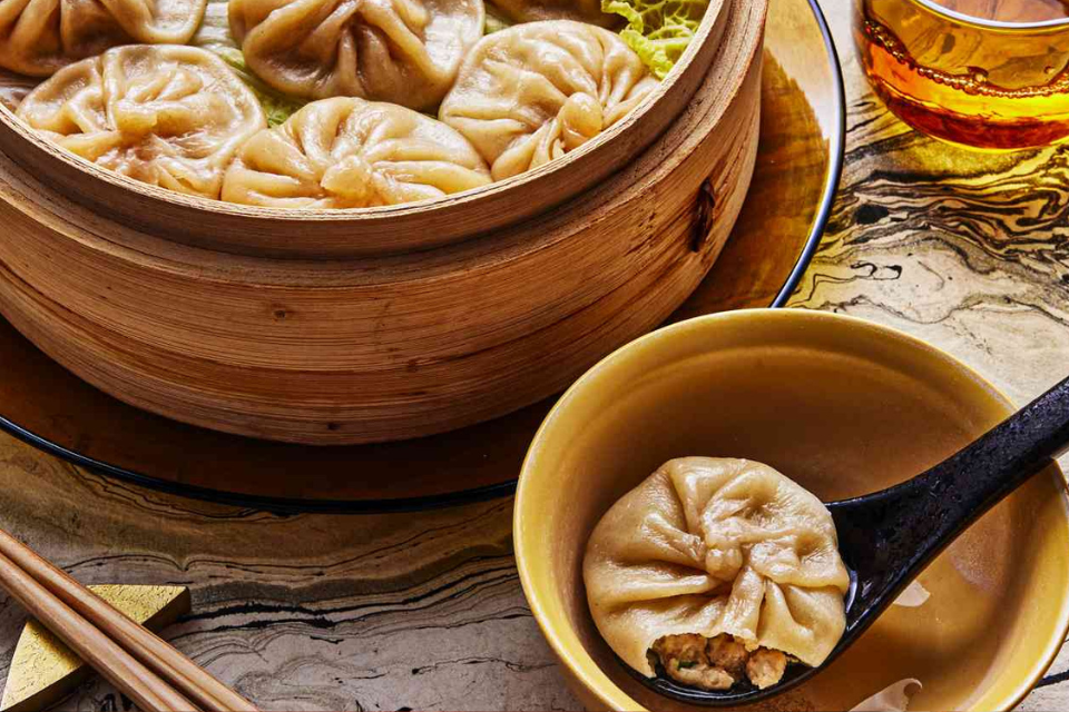 តើ​ម្ហូប​សៀងហៃ​មាន​អ្វី​ពិសេស? កំពូលឯកទេសទាំង 10+ នៅសៀងហៃ ដែលទាក់ទាញភ្ញៀវទេសចរ