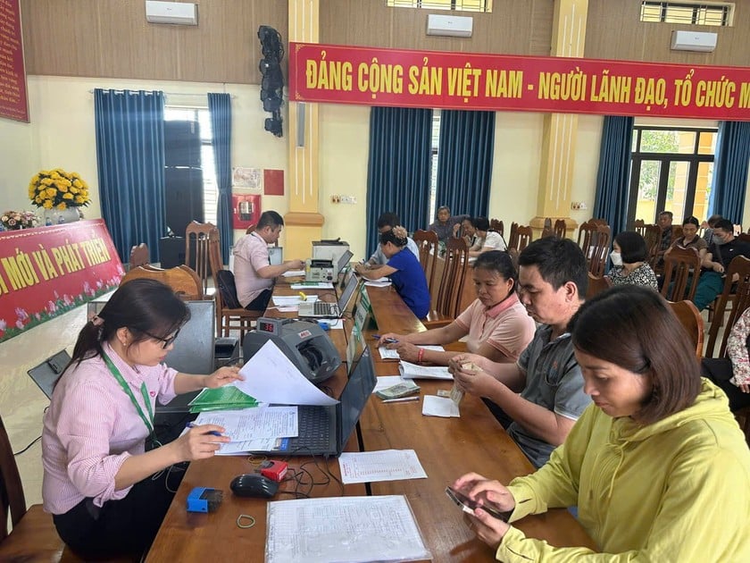មូលនិធិ​ឥណទាន​ប្រជាជន​ចេញ​ជា​បន្ទាន់​នៅ​ចំណុច​ប្រតិបត្តិការ​ឃុំ។