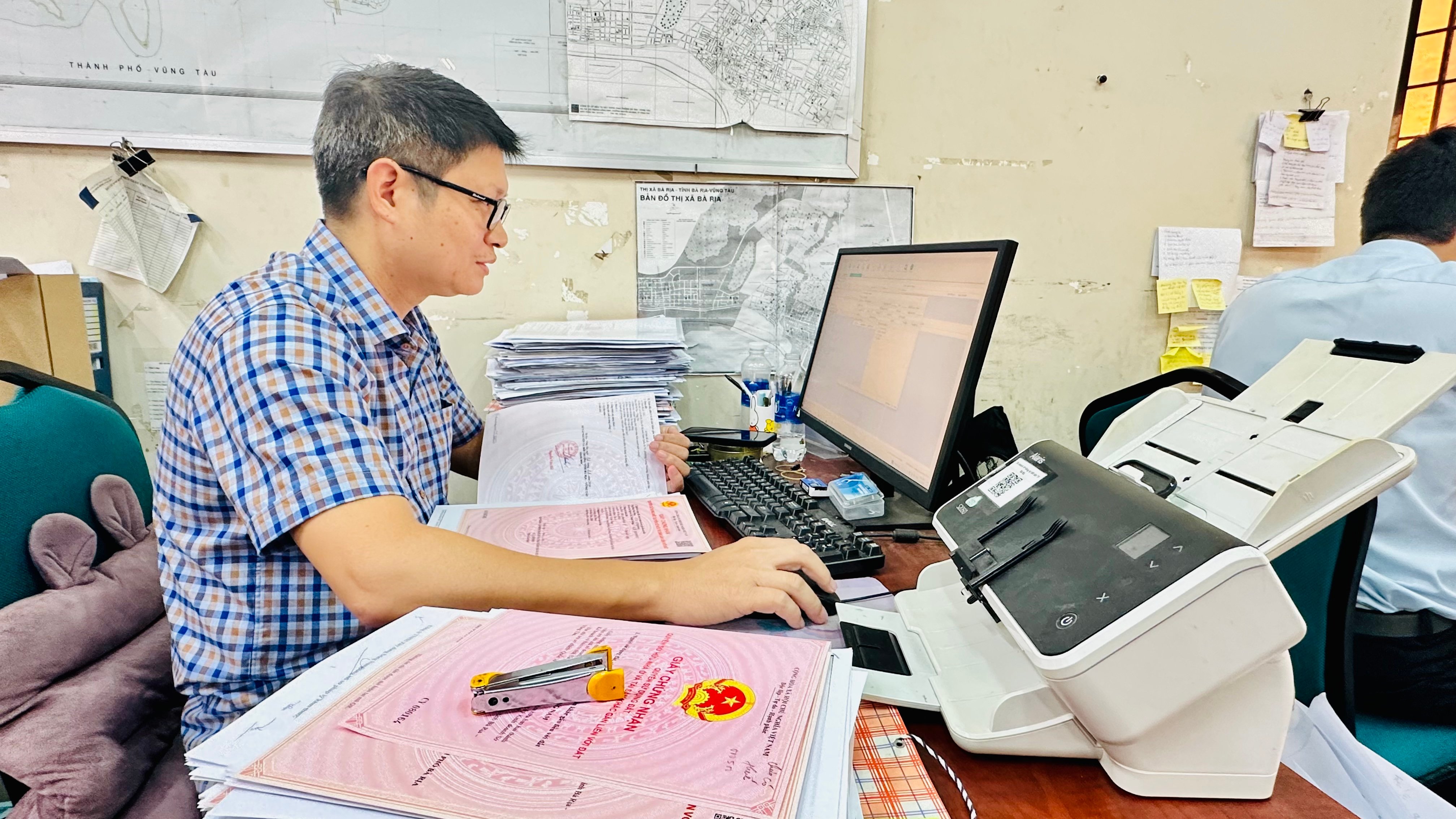 Các chi nhánh Văn phòng đăng ký đất đai cấp huyện phải tăng cường thời gian làm việc ngoài giờ để bảo đảm hồ sơ đúng hẹn cho dân.