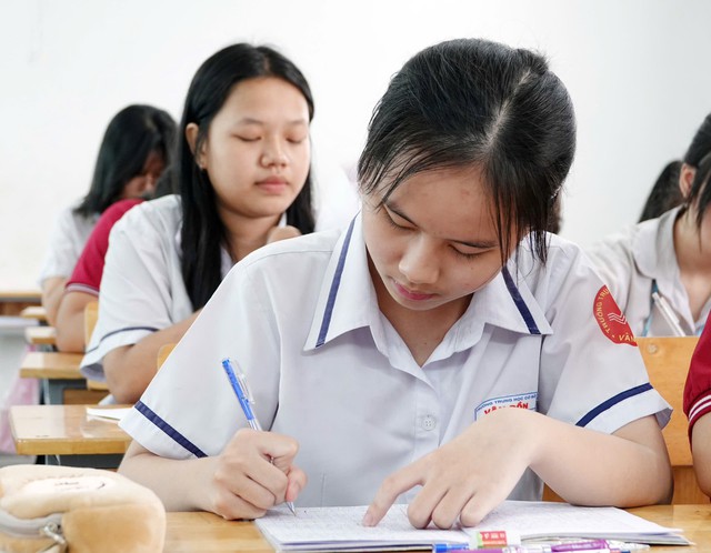 Thanh Niên Online đăng gợi ý giải đề thi lớp 10 TP.HCM ngay sau mỗi môn thi - Ảnh 1.