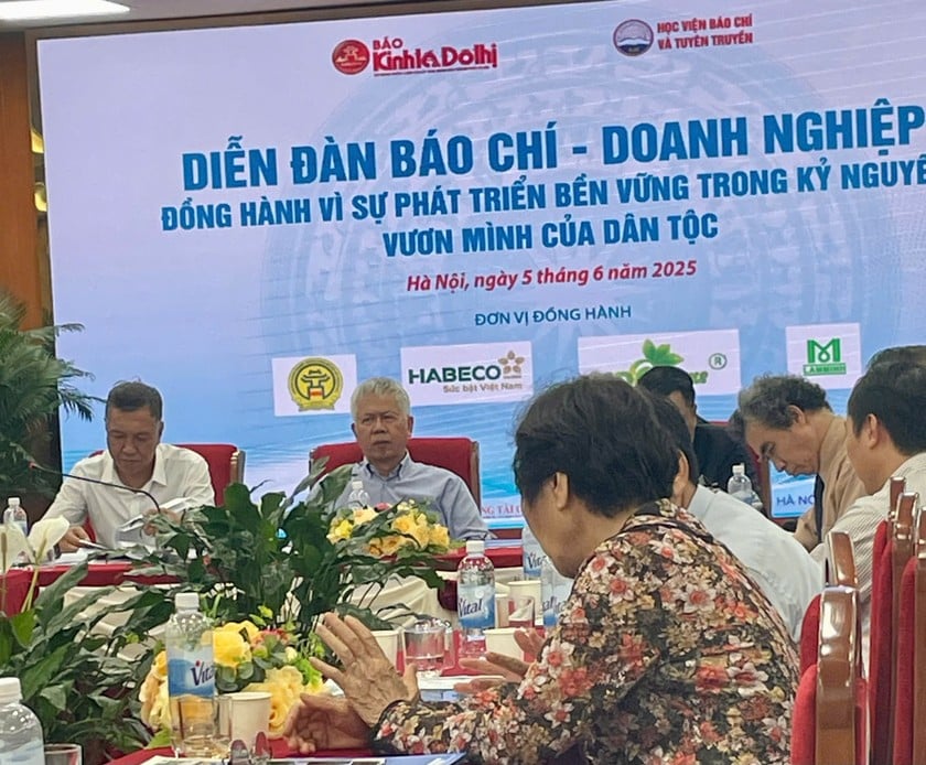 Các đại biểu tham dự Diễn đàn