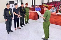 Le département de la police économique de la police provinciale de Ha Giang a lu le mandat d'arrêt contre Le Van Toan.