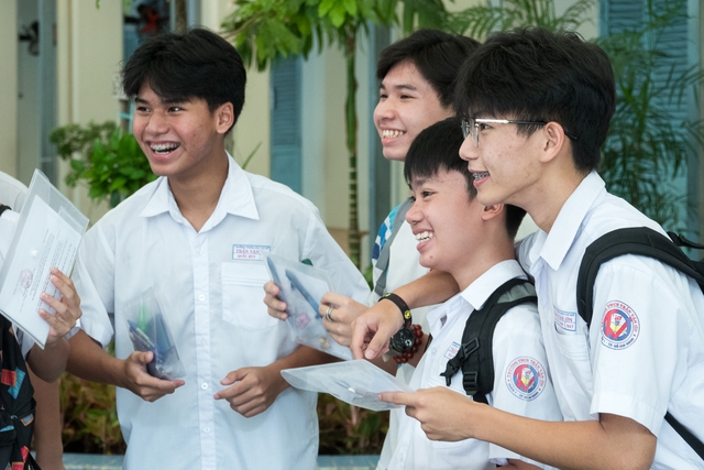 Thi lớp 10 TP.HCM: Không còn 'đoán đề', thí sinh học văn 'theo công thức' - Ảnh 1.