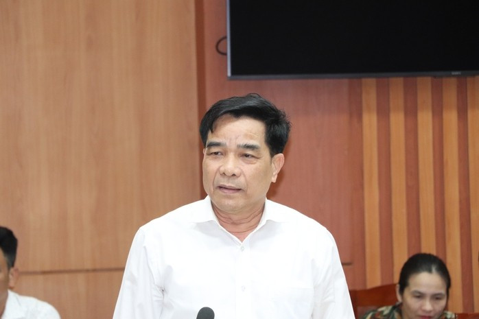Ông Lê Văn Dũng - Phó Bí thư Tỉnh ủy, Chủ tịch UBND tỉnh, Trưởng đoàn Đại biểu Quốc hội tỉnh Quảng Nam - nêu những vướng mắc từ thực tiễn