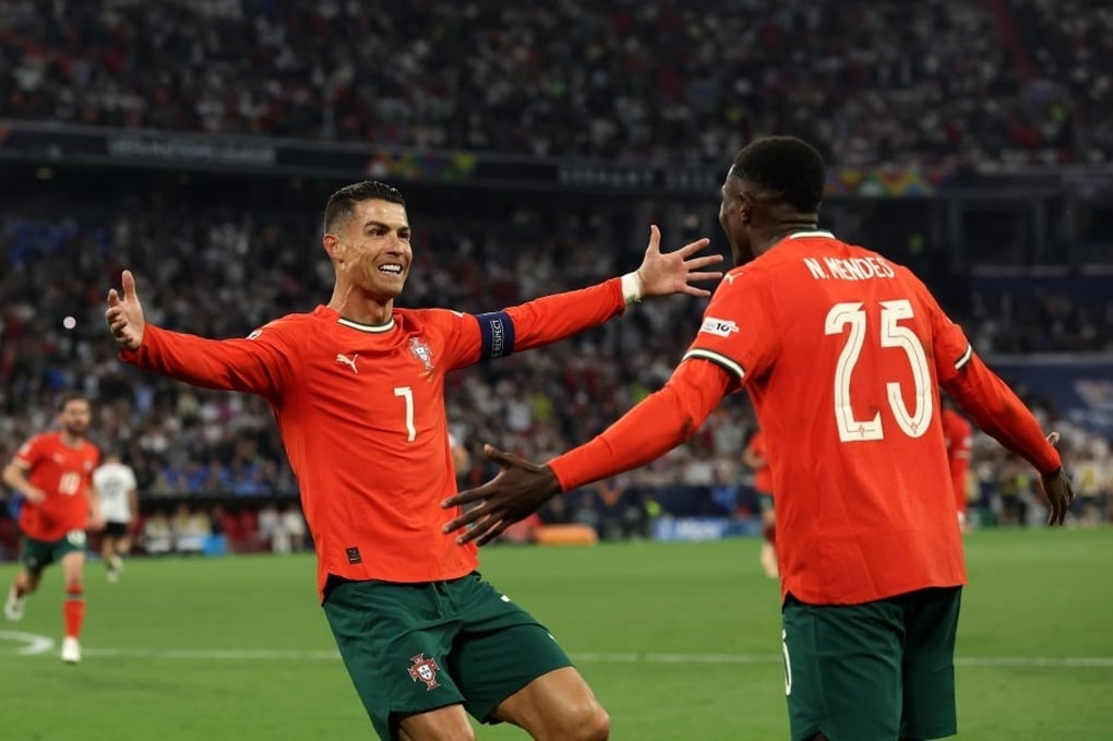 Ronaldo đi vào lịch sử sau khi giúp tuyển Bồ Đào Nha đánh bại Đức - 2