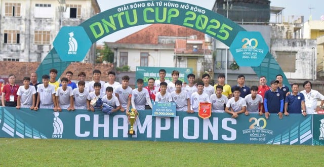 Cuộc đối đầu thú vị của cựu danh thủ Cảng Sài Gòn tại giải DNTU - Ảnh 2.